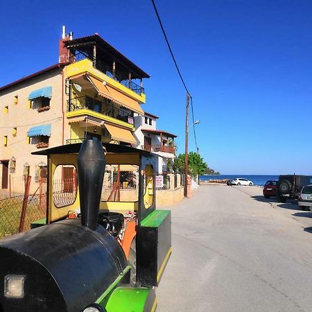 Comfortable Apartment Near The Central Beach Nea Skioni Buitenkant foto