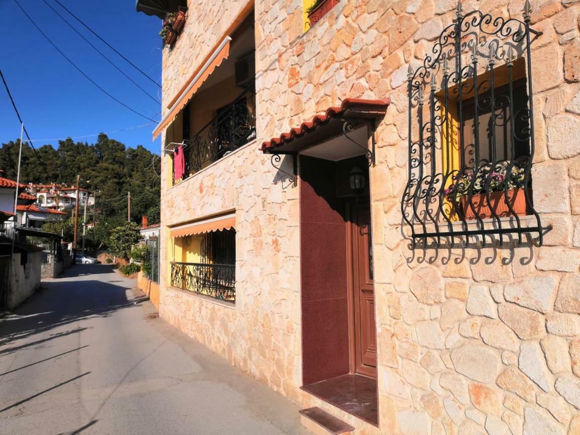 Comfortable Apartment Near The Central Beach Nea Skioni Buitenkant foto